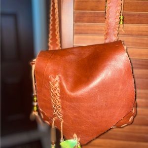BEAUTIFUL 100% GENUINE LEATHER HAND MADE IN EXCELLENT CONDITION AND VERY CLEAN.
